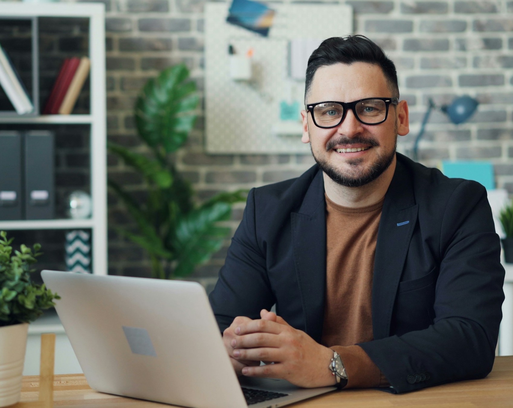 Business professional using the Databridge B2B data intelligence platform to build verified sales pipelines